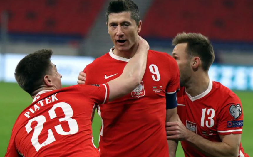 赛场拼搏展风采团结协作提士气